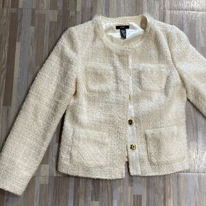 ALFANI ladies cream colored long sleeve jacket with fake fur accents at collar